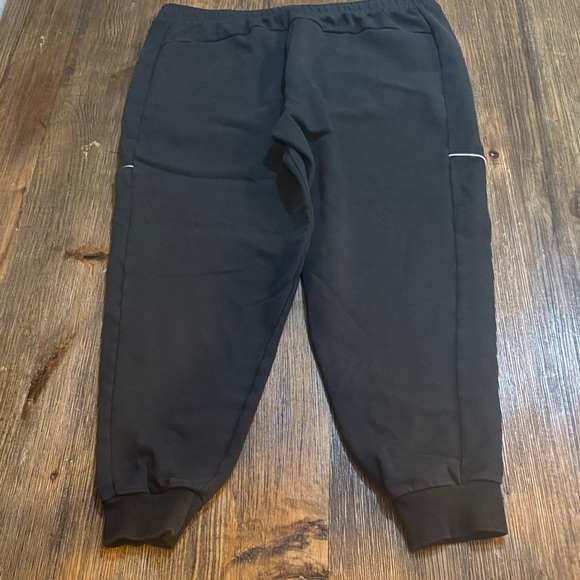 Puma men’s  Black Jogger Pants - Picture 6 of 8
